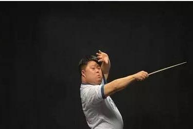 天生智障却被捧成"天才指挥家",40岁舟舟如今跌下神坛