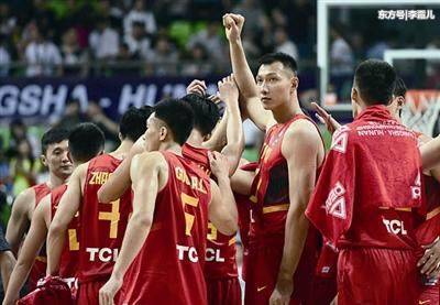 中国男篮为什么分红队和蓝队?