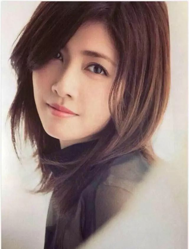 他是日本最后的美少年，却因恋爱打人惨遭封杀，如今成落魄大叔！