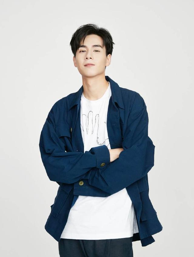 胡一天发微博,内容只有8个字,评论瞬间炸了,网