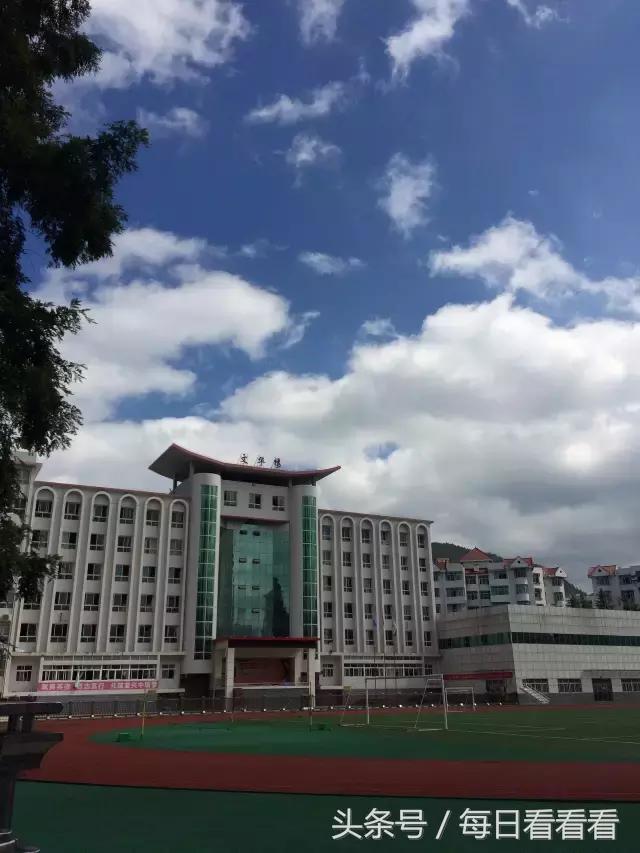 利川一中新校区开工，预计2019年建成，环境设施比肩大学校园