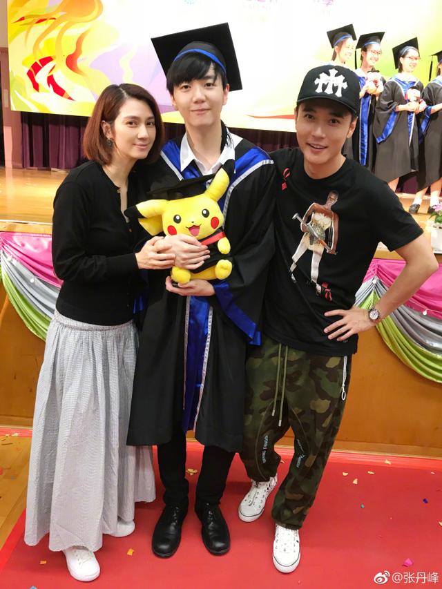 张丹峰儿子张镐濂被曝将出道,微博已清空,其颜