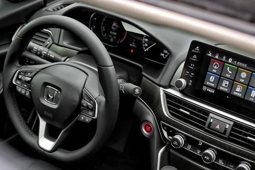 17万元王者对决！这四款中级车，哪个值得你花掉一年工资