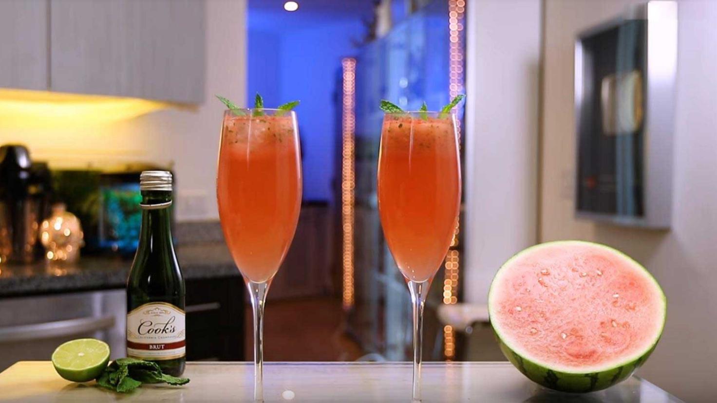 西瓜含羞草鸡尾酒watermelonmimosa,一款用西瓜和香槟调制的酒