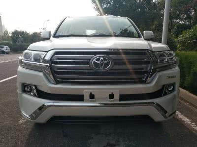 豪华SUV阵营中的中流砥柱2018款丰田兰德酷路泽4000中东版