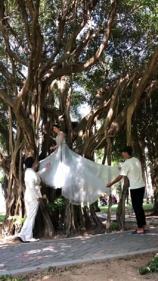 新人拍森系婚纱照,修图师的技术太神了,成片让