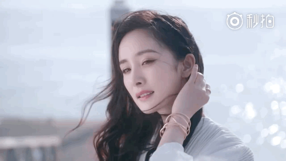 杨幂 撩发这位女子 请停止散发你的魅力!要迷晕啦(`