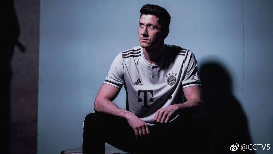 拜仁新赛季客场球衣发布,薄荷绿,紫色条纹,pol