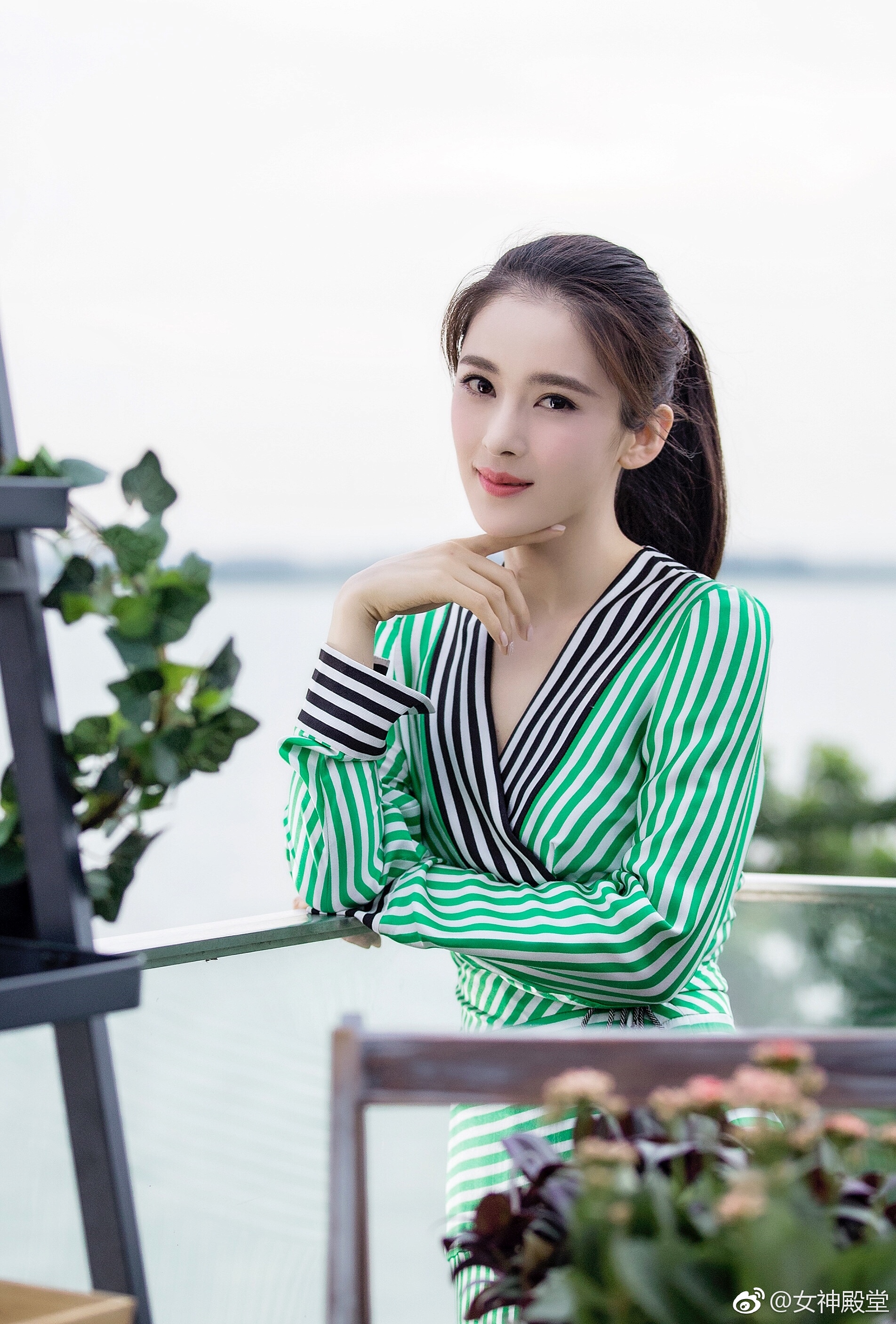 赵韩樱子绝美大片，优雅清新，不论是丸子头还是马尾，都美的飞起。