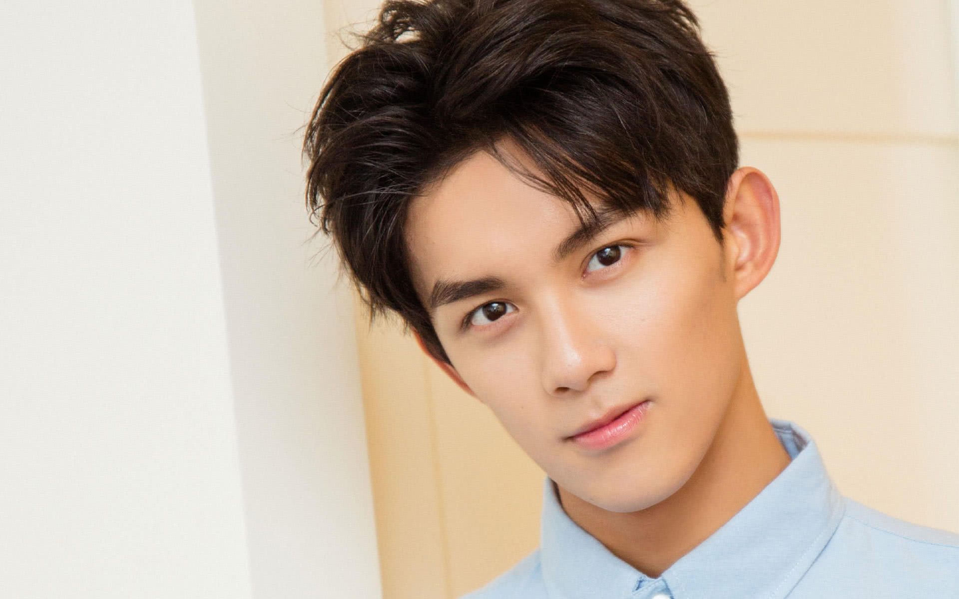 哪一位大眼萌系男明星,颜值巅峰时的造型最像从漫画中走出来的?