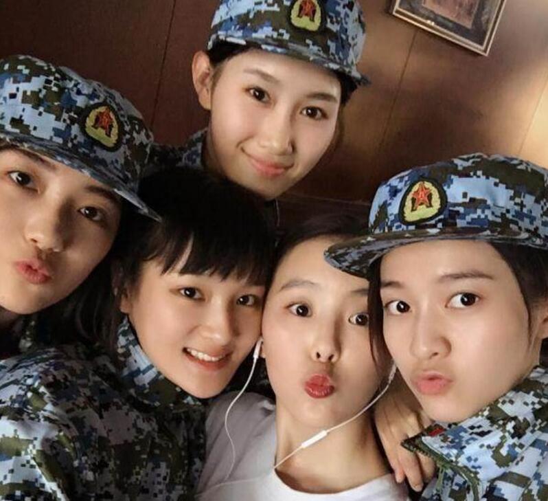 誰(shuí)都想做明星的同班同學(xué),其實(shí)同學(xué)都很難見(jiàn)到他們??!