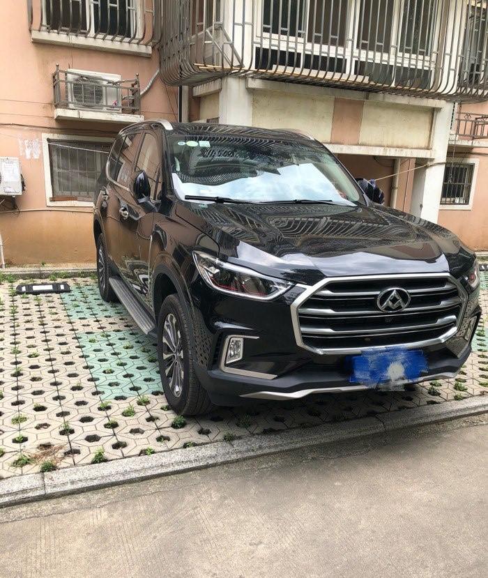 又一款对彪奥迪Q7的国产SUV，车长超5米，车钥匙像兰博基尼