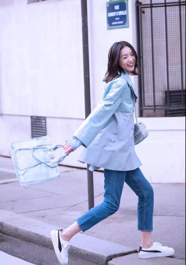 表姐刘雯日常私服穿搭,简单大方,气场十足超有范儿!