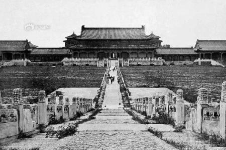 溥仪回故宫指出专家把照片摆错,专家:你不懂,溥