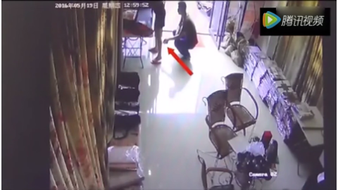 偷窥女生内衣的视频_女生内衣(2)