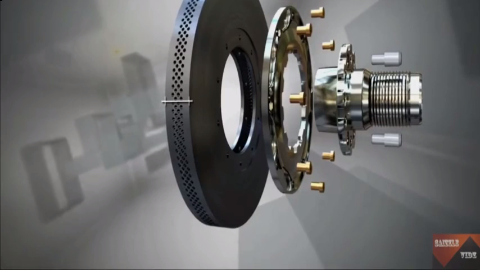F1强大的刹车系统，简直就是刹车界的钢铁侠！