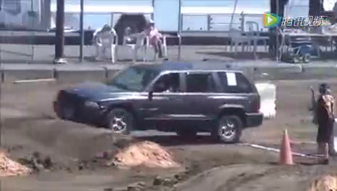 SUV毫不减速暴力过交叉轴路面，求车悬架心理阴影