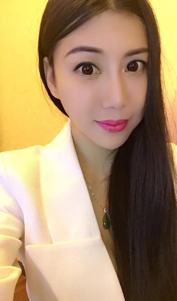 莫露露和干露露,这两个都够前卫!你挺哪一个?