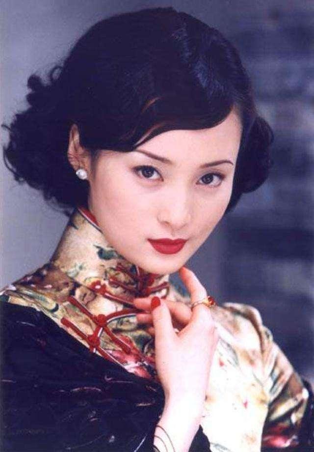 女星涂红色指甲油,杨幂百搭不怪,刘亦菲也有了