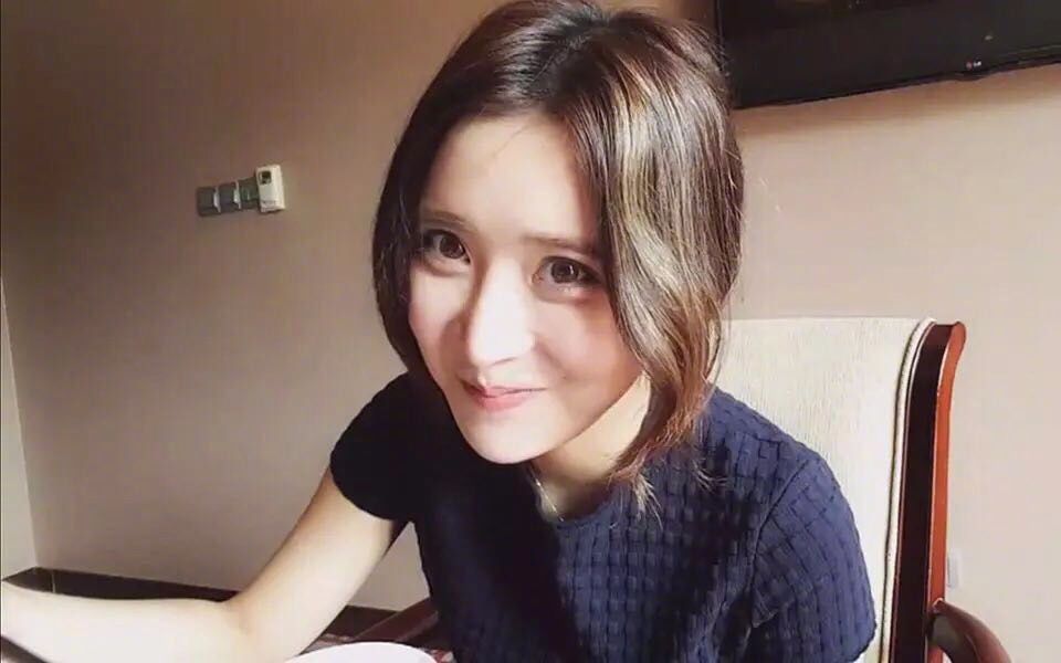 斗鱼陈一发解说世界杯大腿抢镜,网友:说实话