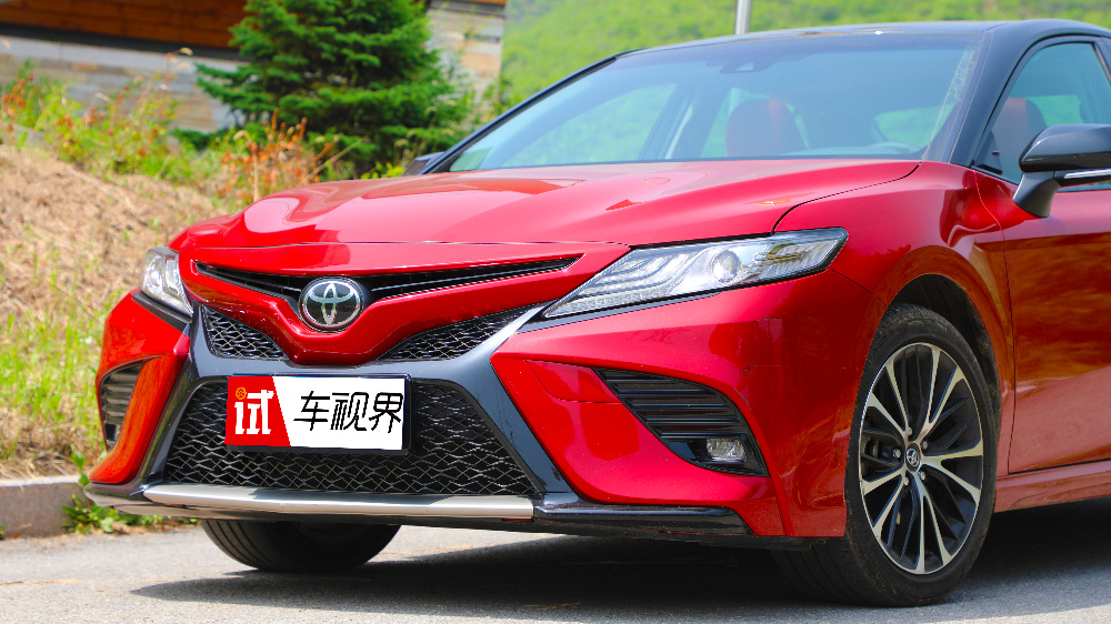 这次真的是脱胎换骨了吗？试驾全新一代凯美瑞