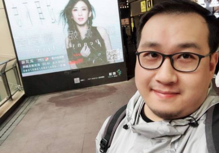 走音小哥火了,18年来第一次掐大腿唱完这首歌