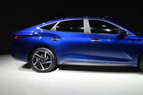 10万！最帅现代轿跑已到店，别说思域，雅阁都别跟它比了