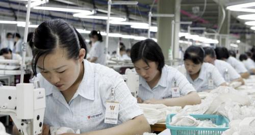 实拍华人工厂的越南女工人, 不乏美女!