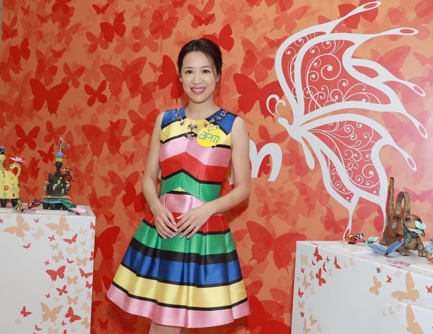 玉兰油女孩丹尼尔再露面,脸型都变方了,网友:只