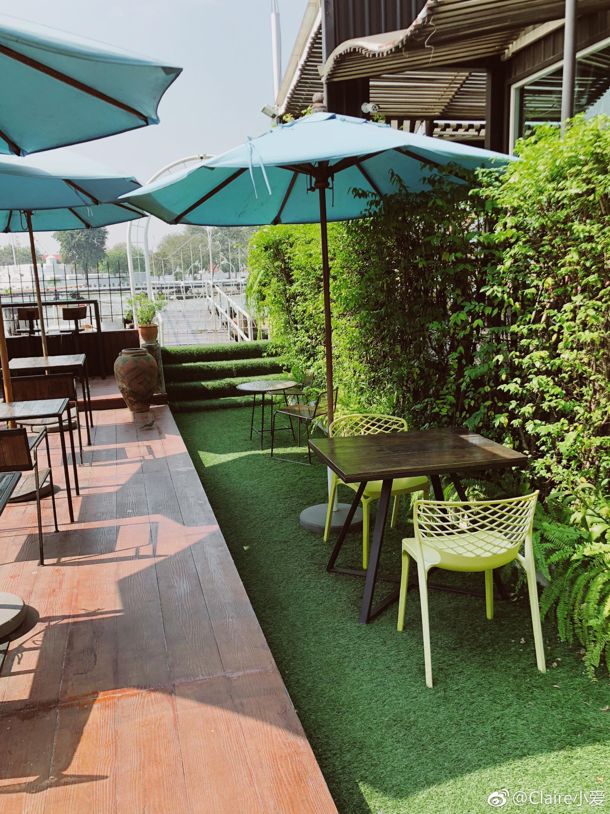 在大皇宫附近找到家适合小憩下午茶的咖啡厅,