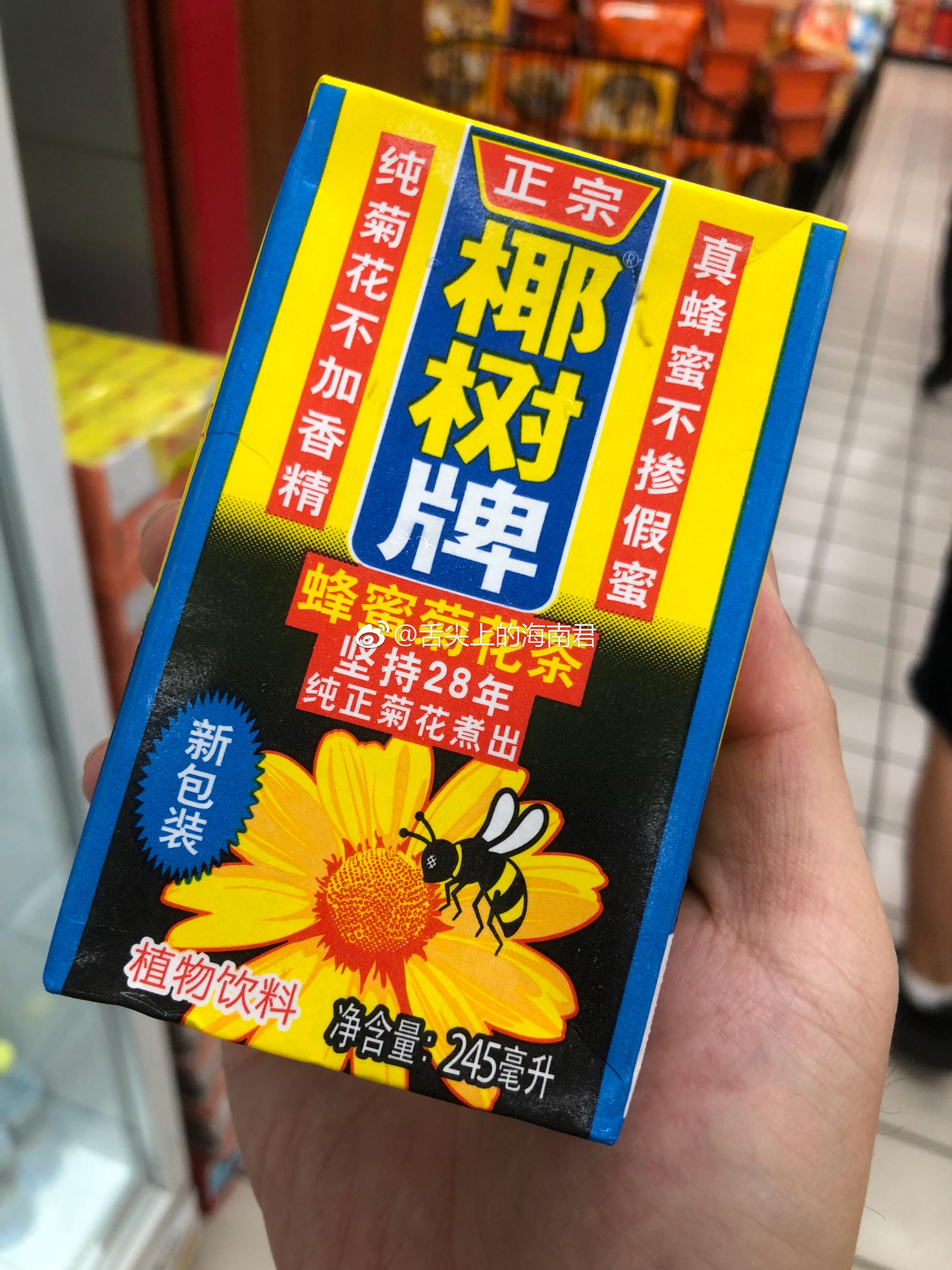 封面采用甲方爸爸的设计黑洞,包装色彩搭配鲜