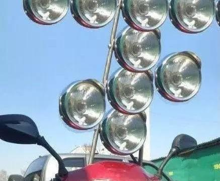 老板，你为什么把牙签装在胡椒粉的瓶子里？