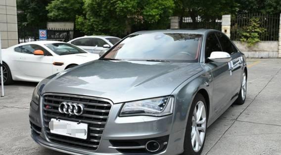 奥迪真正的钢炮! 加速比A8W12更快, V8发动机有520匹马力!