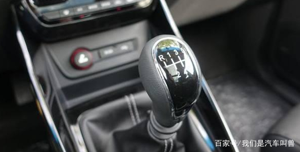 新手上路!到底开手动挡还是自动挡好?到底哪个