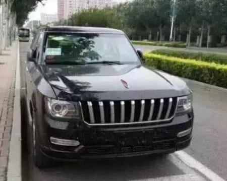 红旗新款suv上市，比路虎揽胜还豪华，车标就值50w！