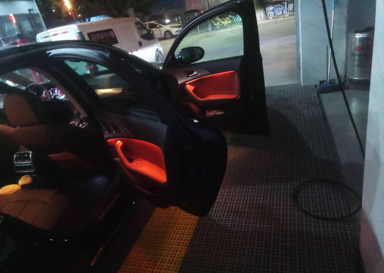 奥迪A6L改装氛围灯内饰灯晚上效果漂亮