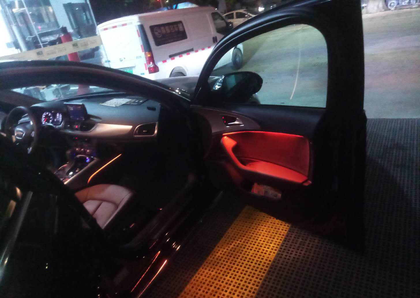 奥迪A6L改装氛围灯内饰灯晚上效果漂亮