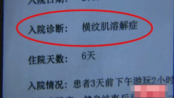 男子在健身房体验私教课,没多久腿已经伸不直