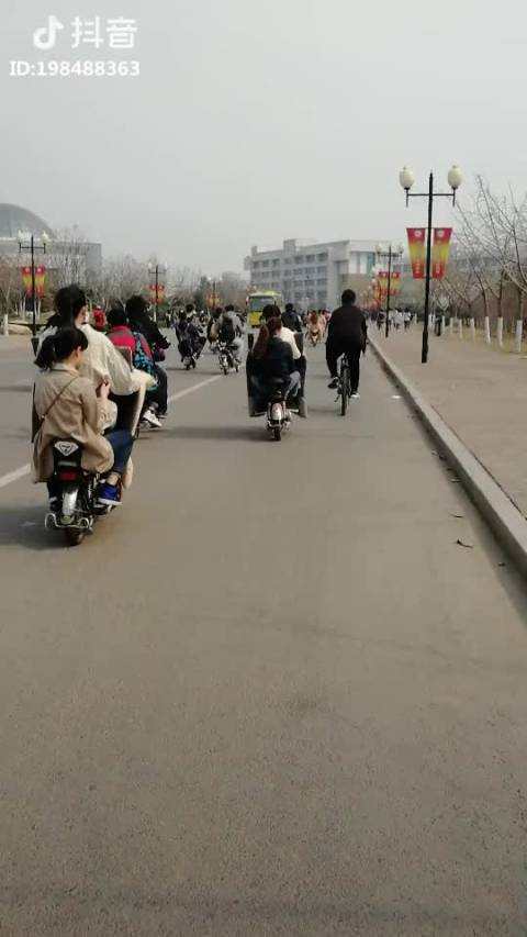 问 : 临沂大学为什么被称为亚洲第一大大学？ 答 : 看这个视频就知道了...