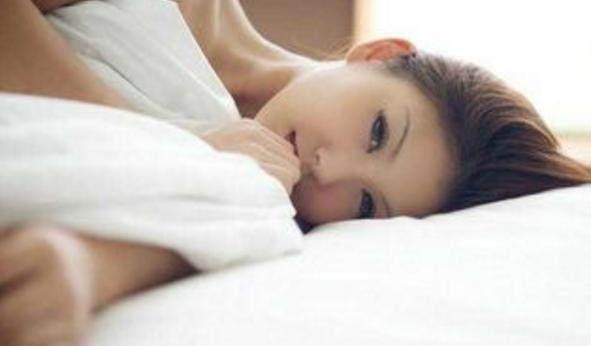 µÚÒ»´ÎÈ¥ÄÐÓѼҹýÒ¹,Ëû˯ɳ·¢ÎÒ˯´²,ÖªµÀÄÐÓÑÓÃÒâÎÒ¾ö¶¨·ÇËû²»¼Þ