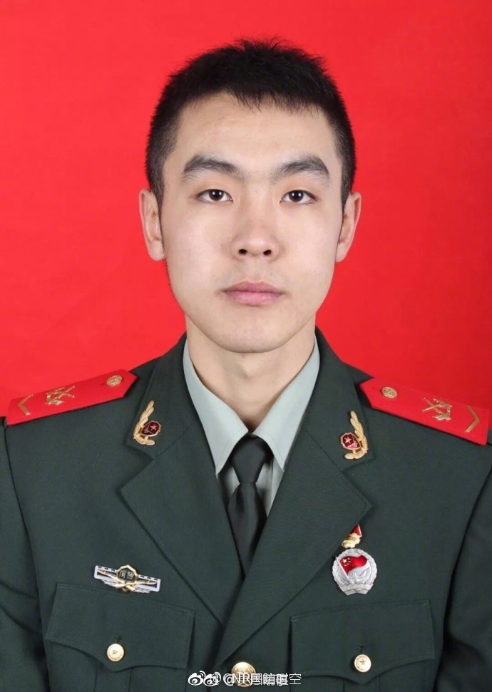 绍兴一名消防战士救火不幸牺牲、一名在被抢救