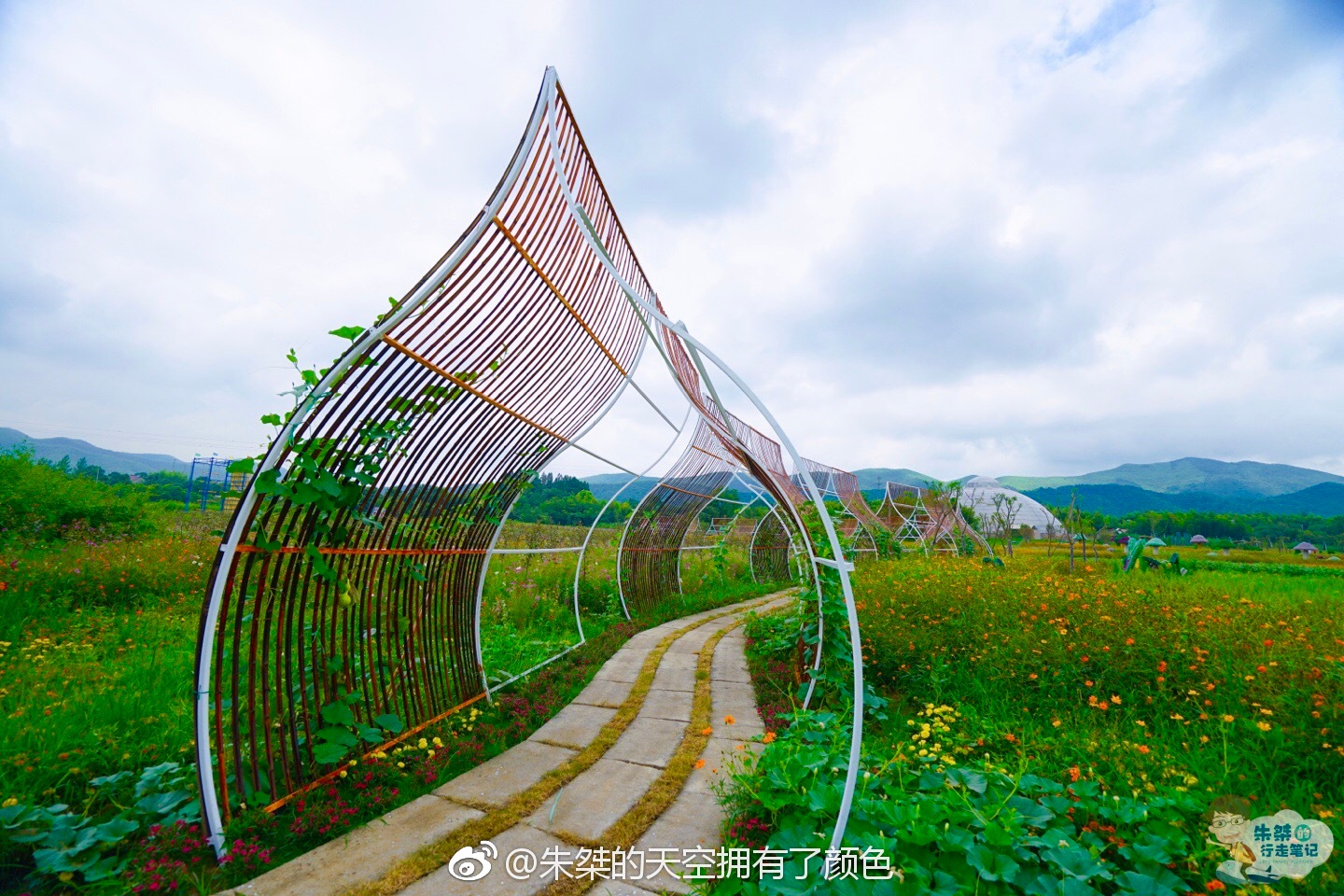 五色谷位于宣城市广德县境内,处于石龙山和狮虎山之间