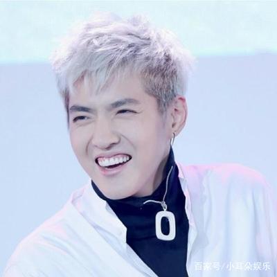 一笑起来,林更新村口傻子既视感,胡歌满脸褶子