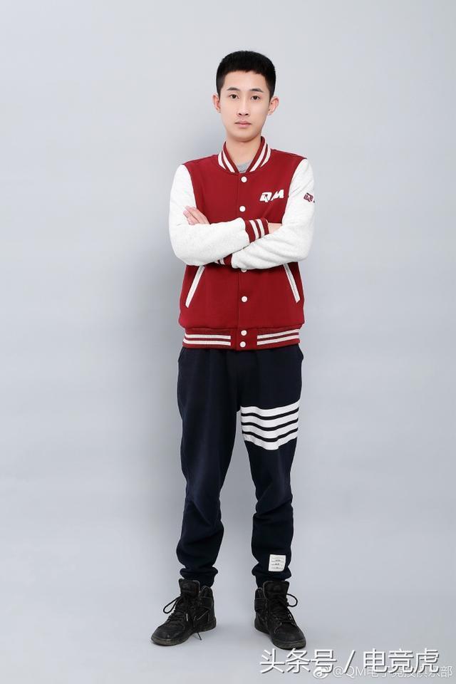 QM战队定妆照确定! 酱油伊泽帅出天际!