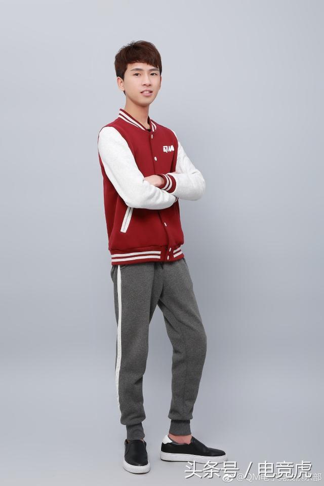 QM战队定妆照确定! 酱油伊泽帅出天际!