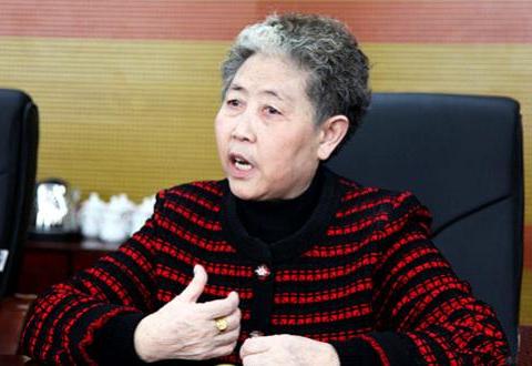 中国最富老太太，奔驰、宝马、劳斯莱斯不算什么，车牌却非常唬人