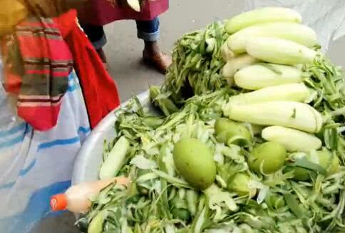 孟加拉国人有意思,这东西当水果卖,生意还很