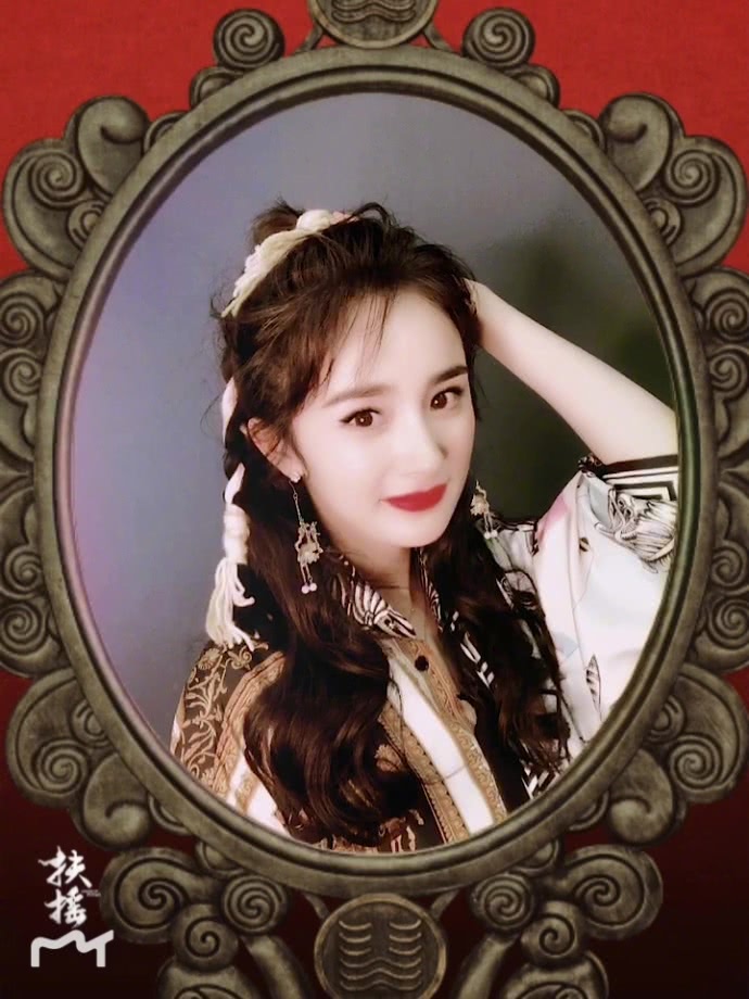 杨幂美照曝光充满异域风 铜镜中照出盛世美颜