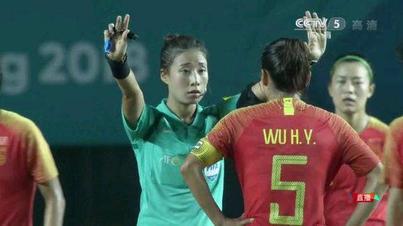 范佩西式头球+利物浦式打法!女足姑娘虽败犹荣