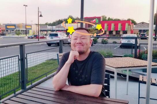 抖音长相粗狂歌声柔情的80后老腊肉虎二作品